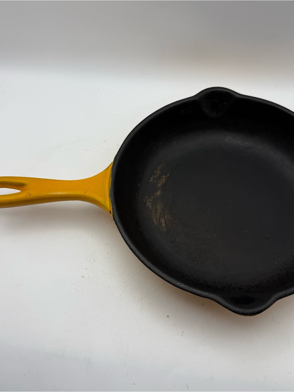 Le Creuset Double Spout Enameled Cast Iron Skillet #20 Yellow Vintage - Picture 2 of 14